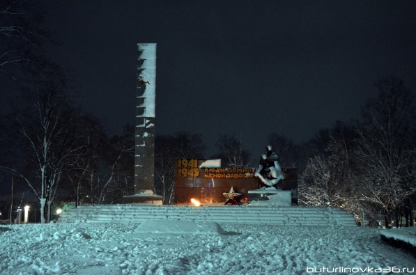 Мемориал Славы Бутурлиновка зимой