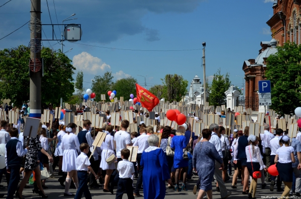 Бессмертный полк в Бутурлиновке. 9 мая 2016 года