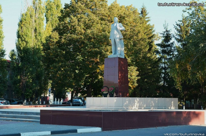 Памятник Ленину в Бутурлиновке