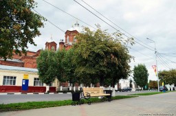 Новые лавочки на пл. Воли