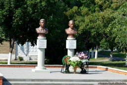 Бюсты Героям СССР и России